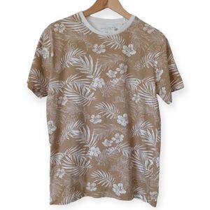 DENIM & FLOWERS RICKY SINGH MEN'S ALOHA  T-SHIRT. SIZE M. COLOR WHITE, TAN.